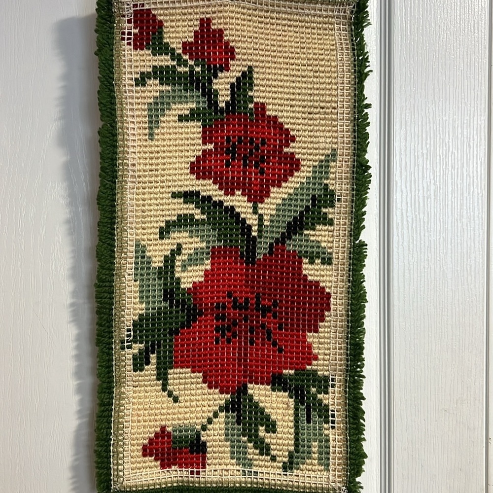 Vintage Latch Hook Rug Wall Art, red florals, Woven Fibre Wall Hanging - Picture 7 of 8